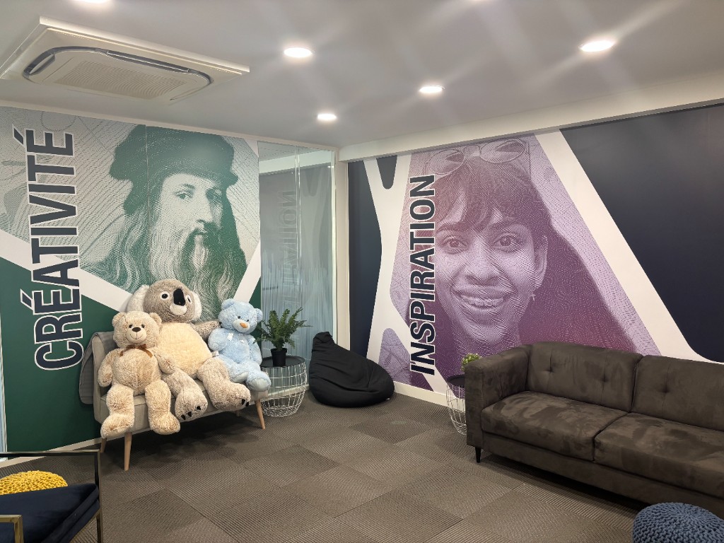 Espace détente et murs inspiration dans les locaux Diane Consulting